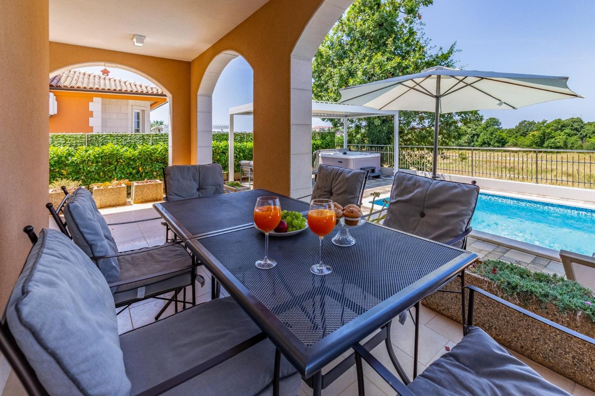 Villas Lotus With Pool And Jacuzzi Пула Экстерьер фото